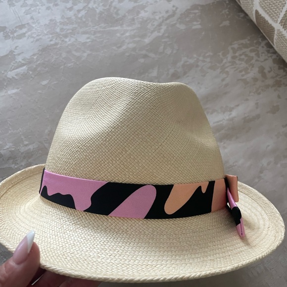 BRAND NEW! NEVER WORN IN BOX W PAPERS! CHANEL STRAW FEDORA 2022 SS COLLECTIONS - Picture 3 of 4